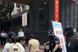 芬尼-史密斯谈流言：在官宣前这都是些闲言碎语 我不关注外界噪音