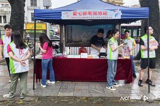 足球报：青岛西海岸申办中超开幕式，外援定4人杨博宇随队训练